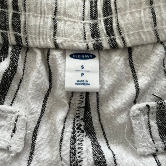 Old Navy Shorts - Picture 2 of 3